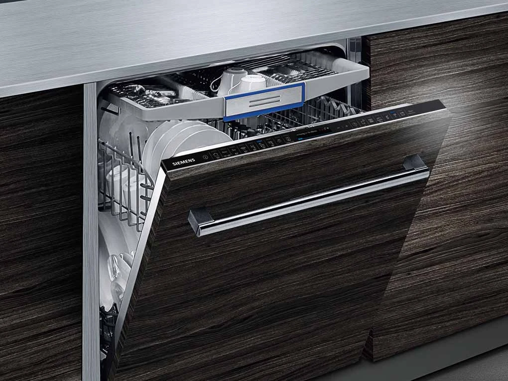 Dishwasher with Siemens brilliantShine system