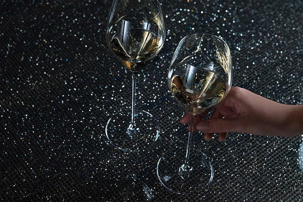 L'ASTRO laminated glass: Vitrik's exclusive new material embellished with thousands of Swarovski crystals